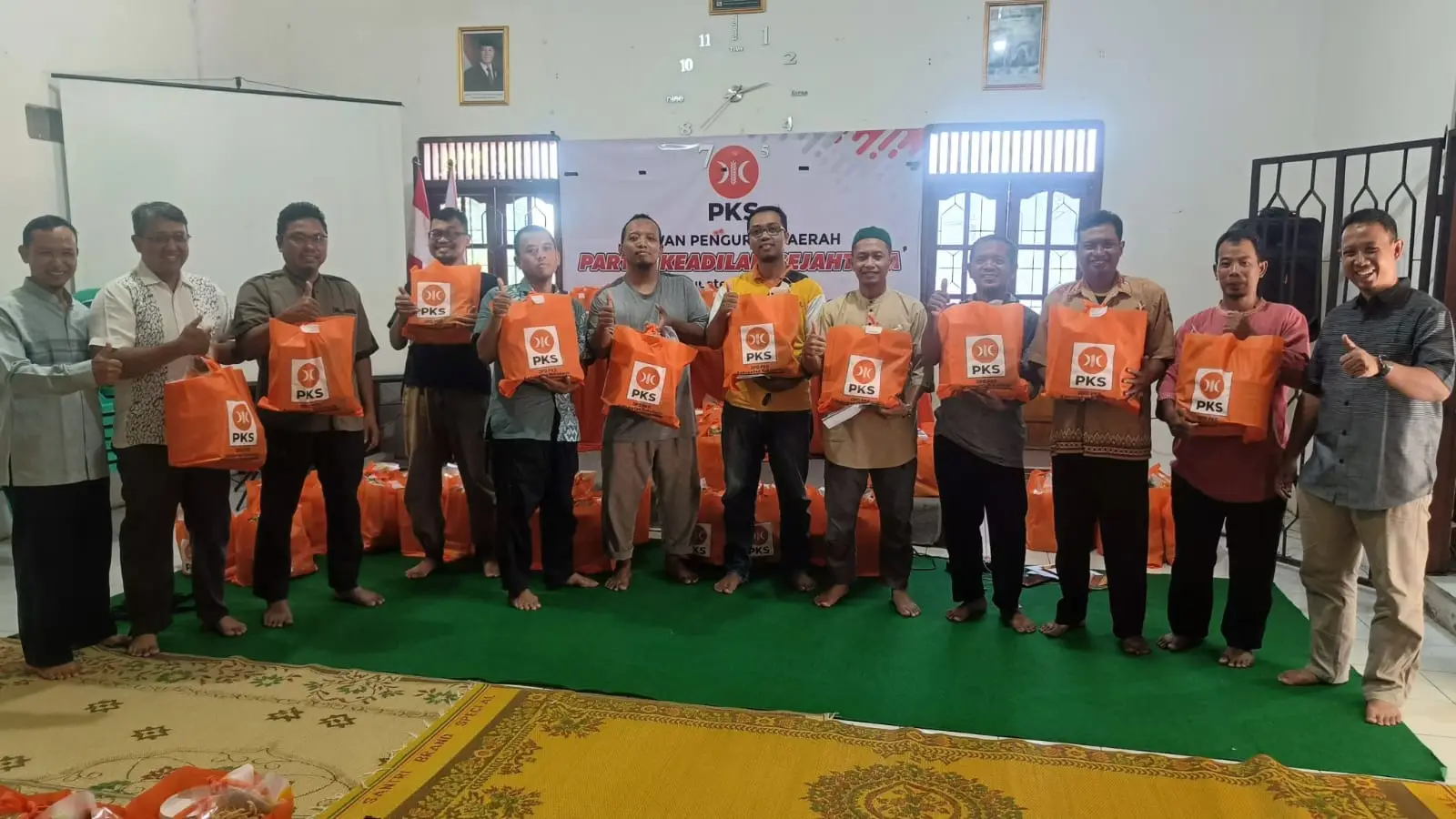 Perkuat Soliditas Struktur, Aleg PKS Jateng Martono Serahkan Bingkisan Lebaran untuk DPC dan Pembimbing UPA se-Sukoharjo