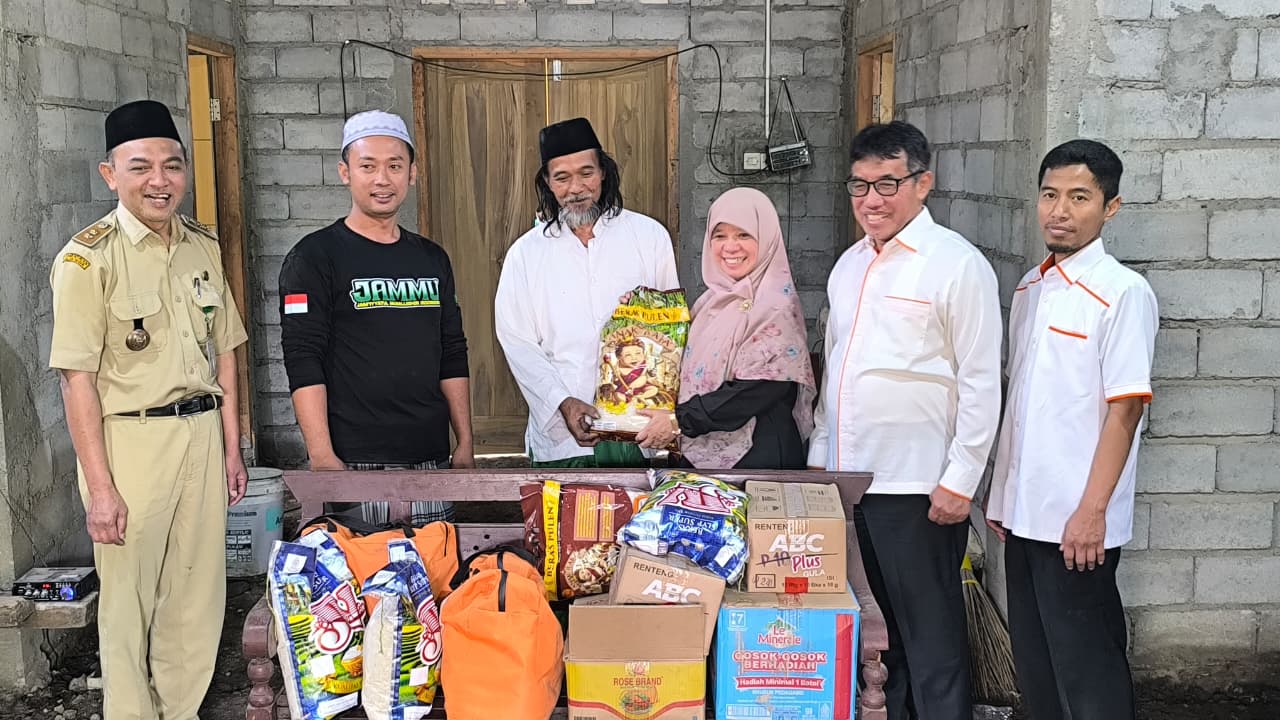 Peduli Kebakaran Tengaran, Ida Nurul Farida dan Muh Haris Salurkan Bantuan Langsung Tunai dan Logistik