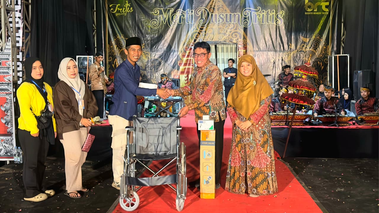 Rawat Tradisi & Kepedulian Merti Tritis, Ida Nurul Farida Salurkan Bantuan Alat Kesehatan