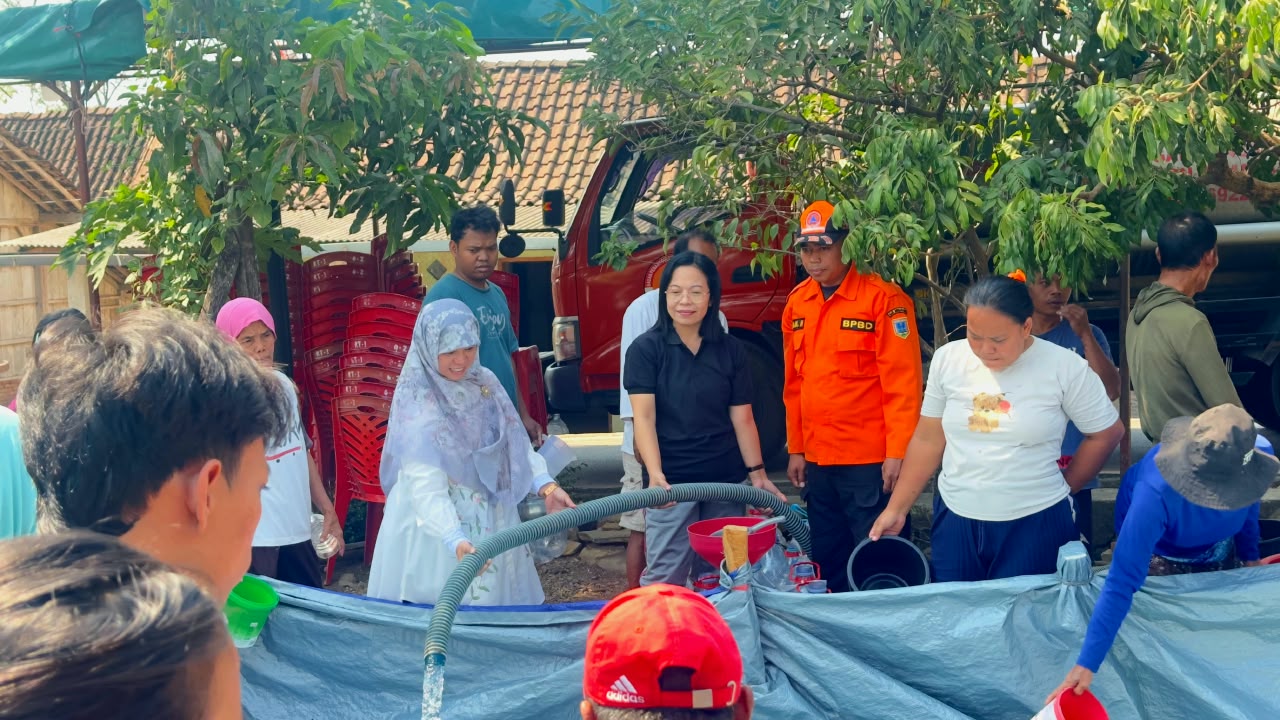Darurat Kekeringan Nyemoh, Ida Nurul Farida Salurkan Langsung Air Bersih Dua Kali dalam Sepekan!
